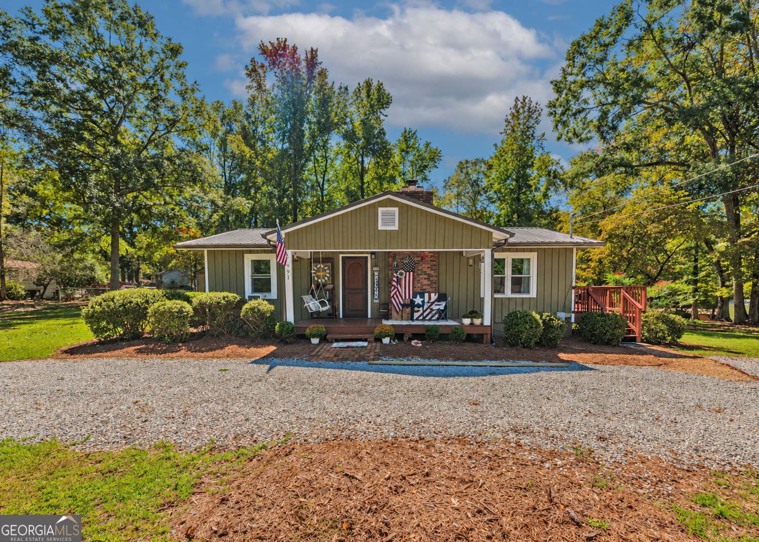 3 bedroom, 1 bathroom, 1,040 sq ft single family residence for sale at 991 Lakeshore Road, Martin, GA 30557 — photo 1 of 31
