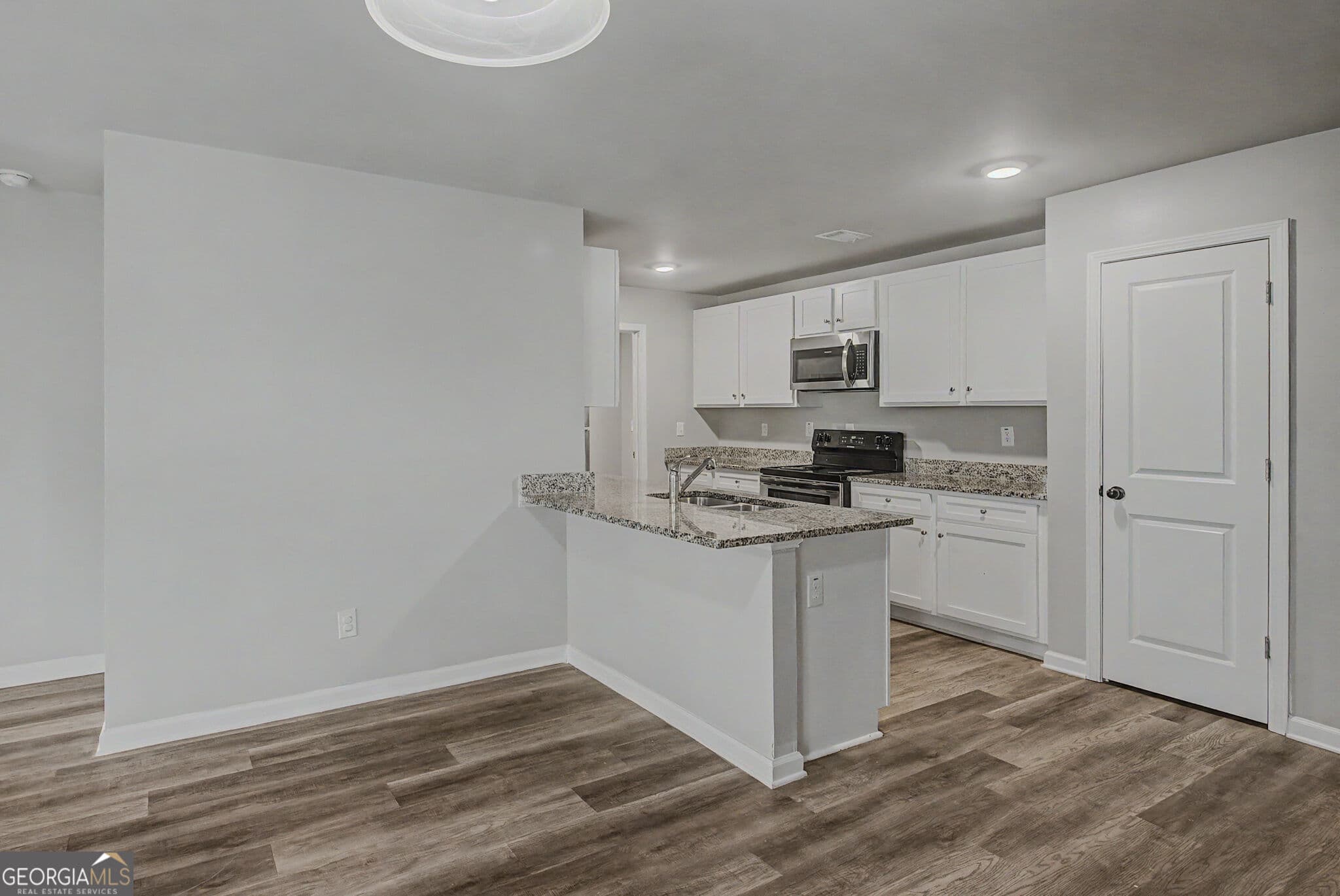 4 bedroom, 3 bathroom, 2,139 sq ft single family residence for sale at 123 W Lexington Avenue, Griffin, GA 30223 — photo 7