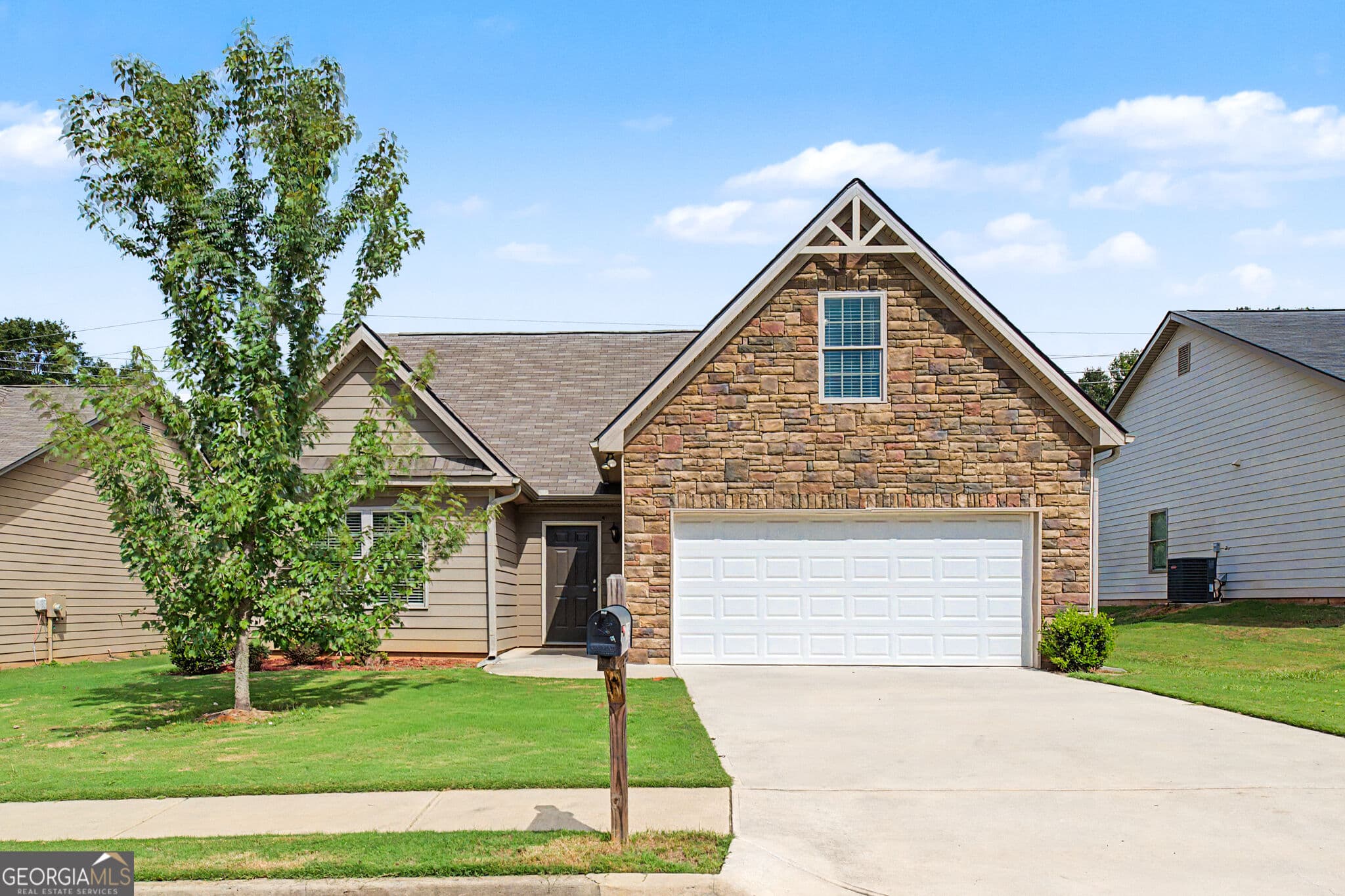 4 bedroom, 3 bathroom, 2,139 sq ft single family residence for sale at 123 W Lexington Avenue, Griffin, GA 30223