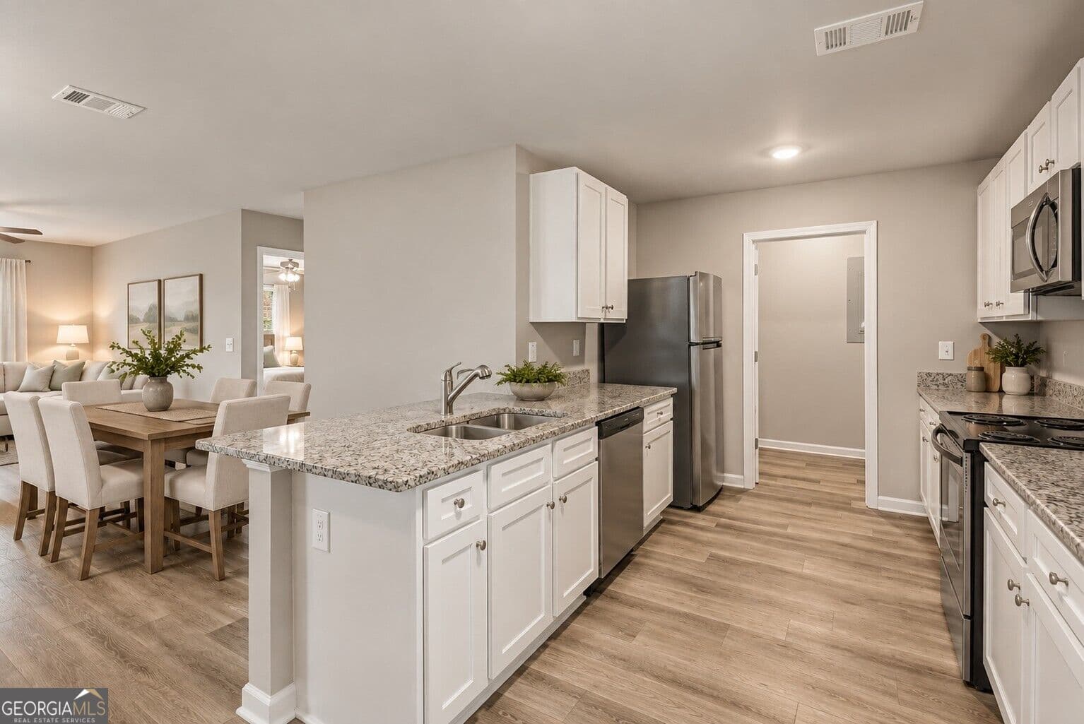 4 bedroom, 3 bathroom, 2,139 sq ft single family residence for sale at 123 W Lexington Avenue, Griffin, GA 30223 — photo 9