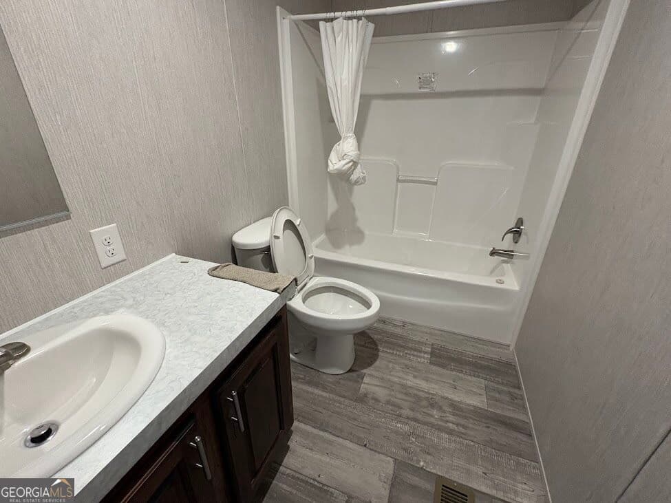 5 bedroom, 3 bathroom, 2,136 sq ft manufactured home,single family residence for sale at 97 Trinity Court, Royston, GA 30662 — photo 8
