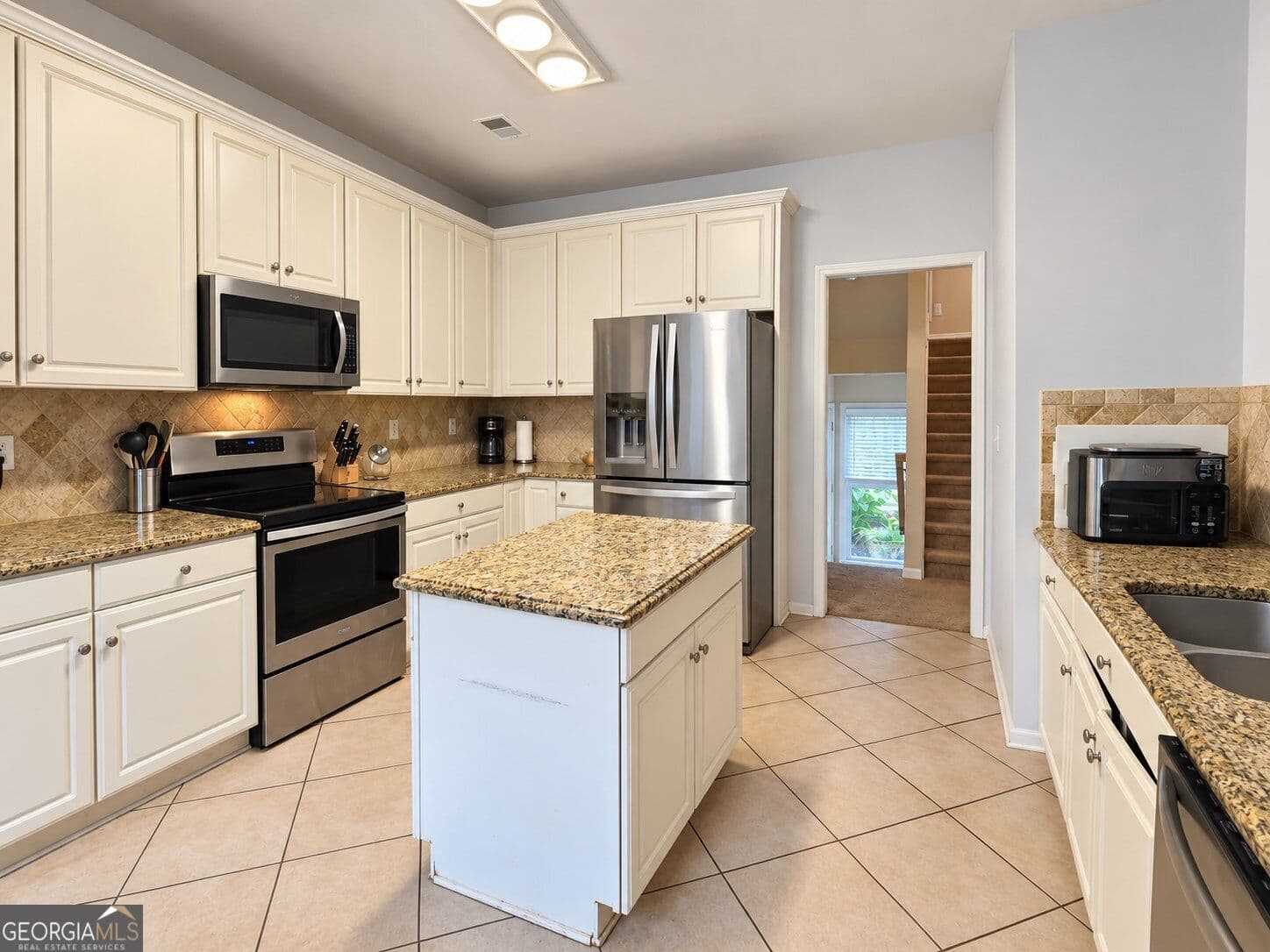 4 bedroom, 2.5 bathroom, 2,530 sq ft single family residence for sale at 1064 Bellaire Court, Lawrenceville, GA 30043 — photo 6