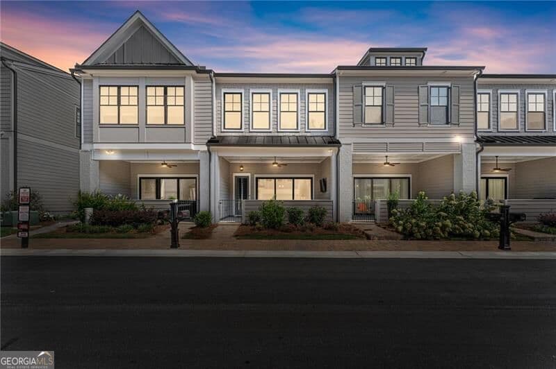 3 bedroom, 2.5 bathroom, 1,849 sq ft townhouse for sale at 710 Stickley Oak Way, Woodstock, GA 30189 — photo 2