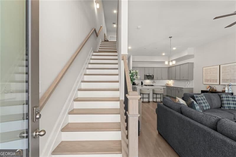 3 bedroom, 2.5 bathroom, 1,849 sq ft townhouse for sale at 710 Stickley Oak Way, Woodstock, GA 30189 — photo 6