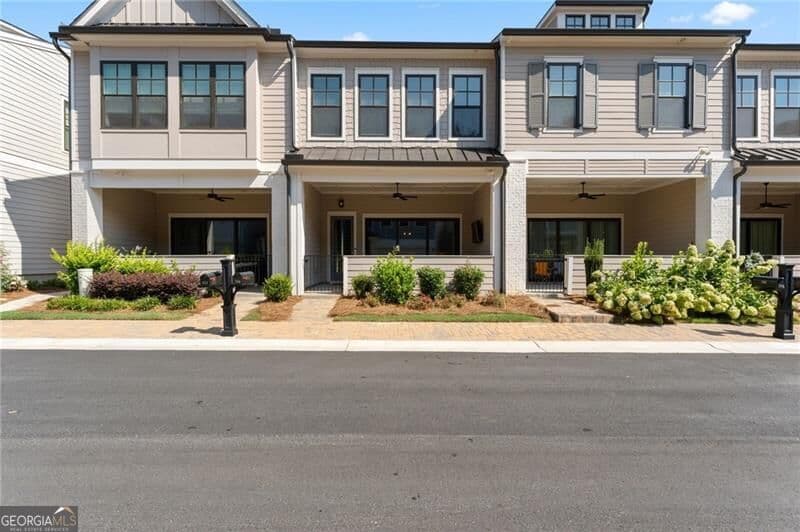 3 bedroom, 2.5 bathroom, 1,849 sq ft townhouse for sale at 710 Stickley Oak Way, Woodstock, GA 30189 — photo 3
