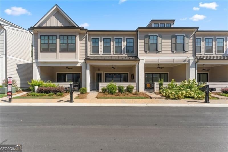 3 bedroom, 2.5 bathroom, 1,849 sq ft townhouse for sale at 710 Stickley Oak Way, Woodstock, GA 30189 — photo 1 of 56