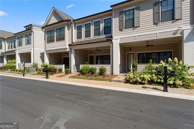 3 bedroom, 2.5 bathroom, 1,849 sq ft townhouse for sale at 710 Stickley Oak Way, Woodstock, GA 30189 — photo 4