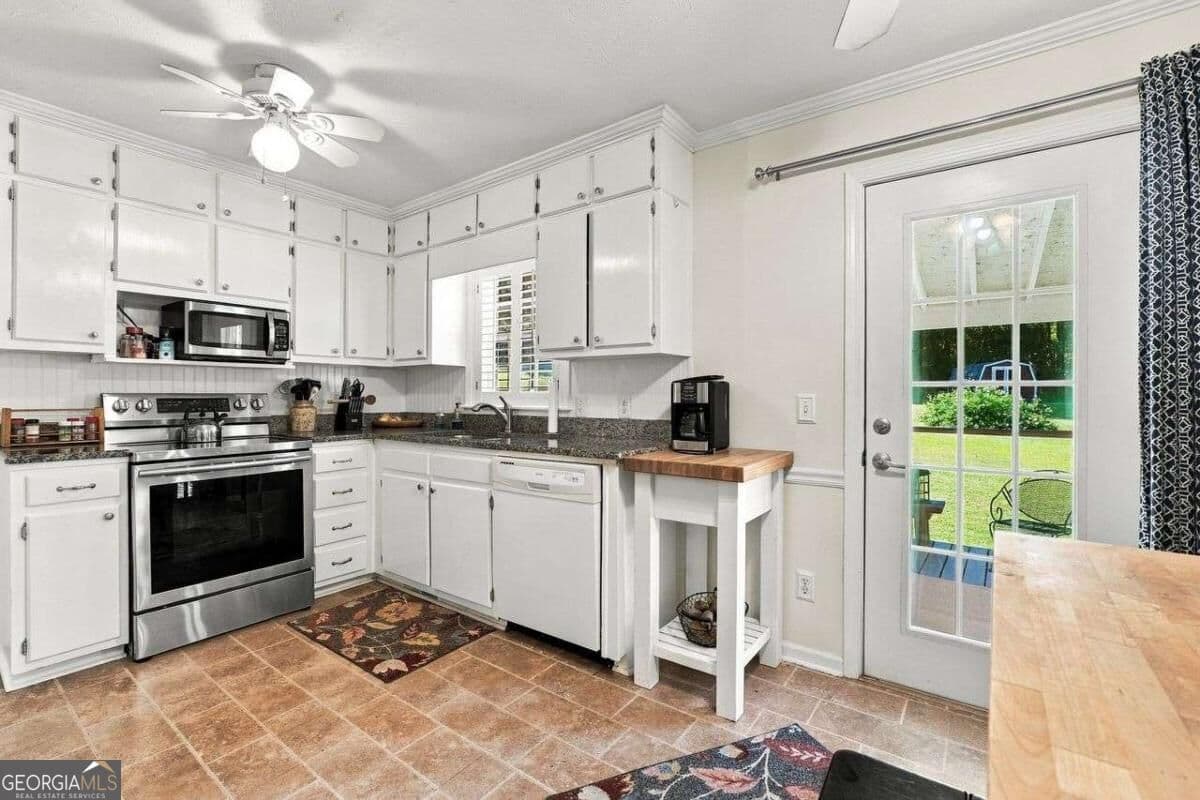 4 bedroom, 2 bathroom, 2,076 sq ft single family residence for sale at 49 Lakeview Drive, Villa Rica, GA 30180 — photo 10