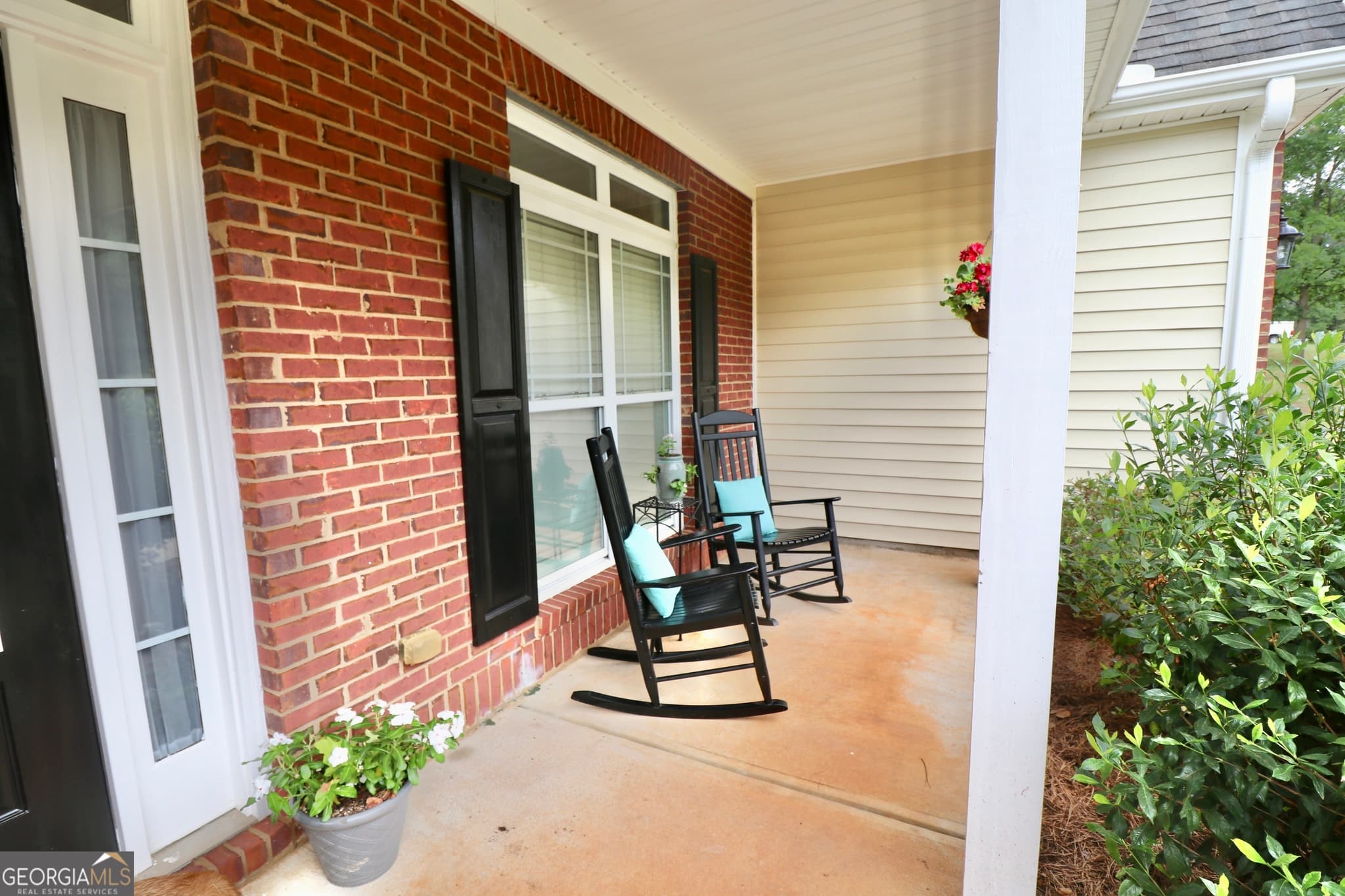 4 bedroom, 3 bathroom, 2,056 sq ft single family residence for sale at 190 Roundtree Way, Williamson, GA 30292 — photo 6