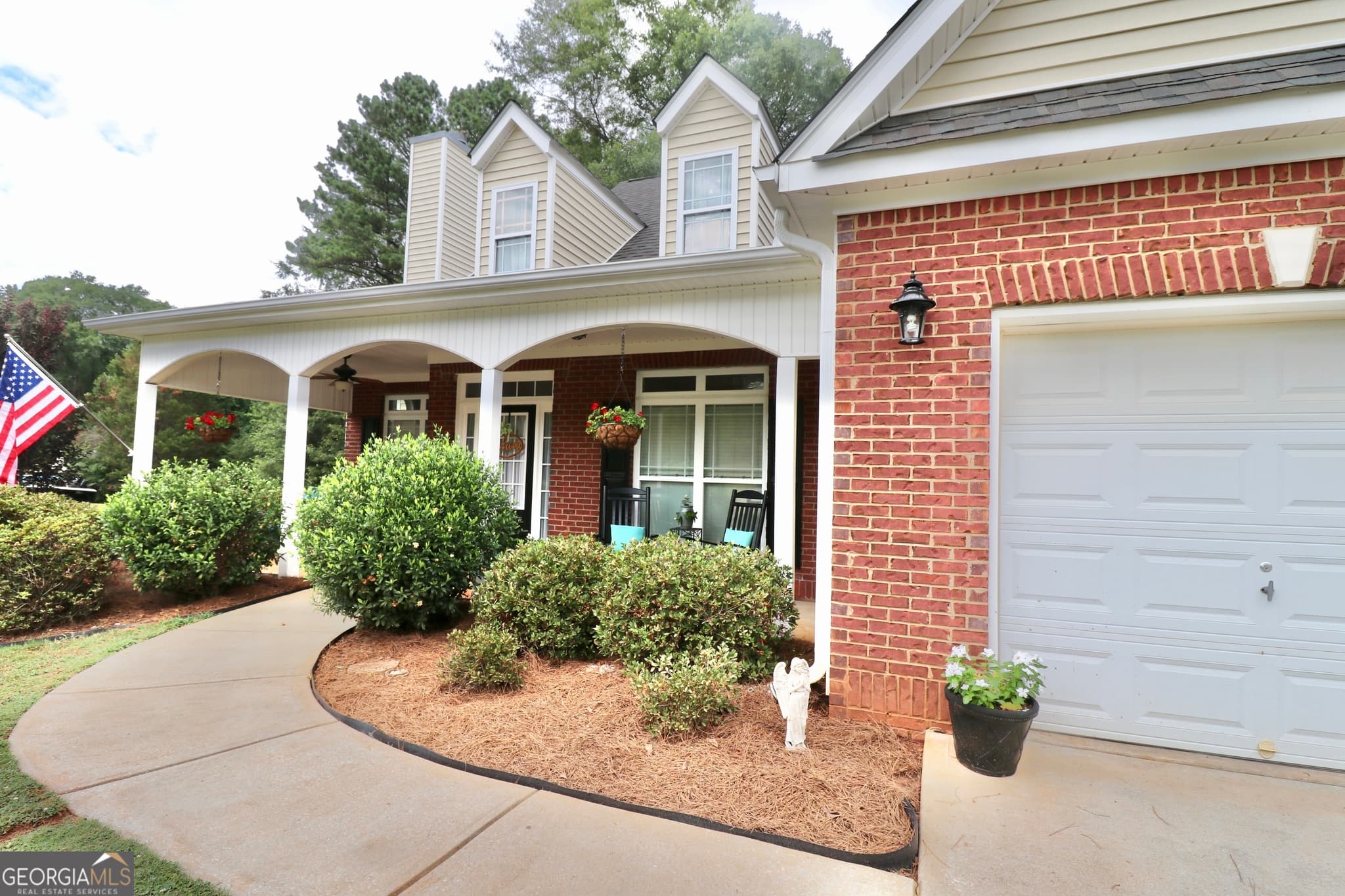 4 bedroom, 3 bathroom, 2,056 sq ft single family residence for sale at 190 Roundtree Way, Williamson, GA 30292 — photo 3