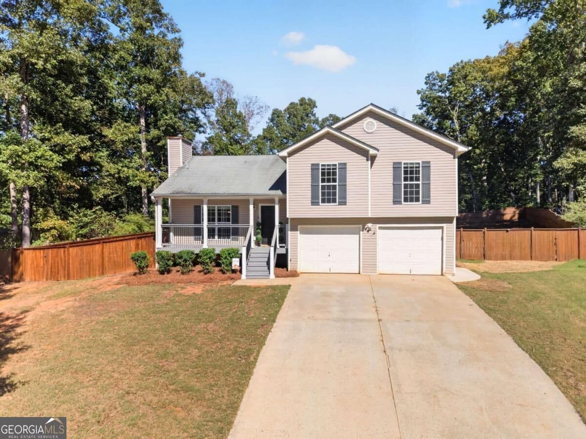4 bedroom, 3 bathroom, 1,395 sq ft single family residence for sale at 2032 Emerald Pointe Drive, Winder, GA 30680 — photo 3