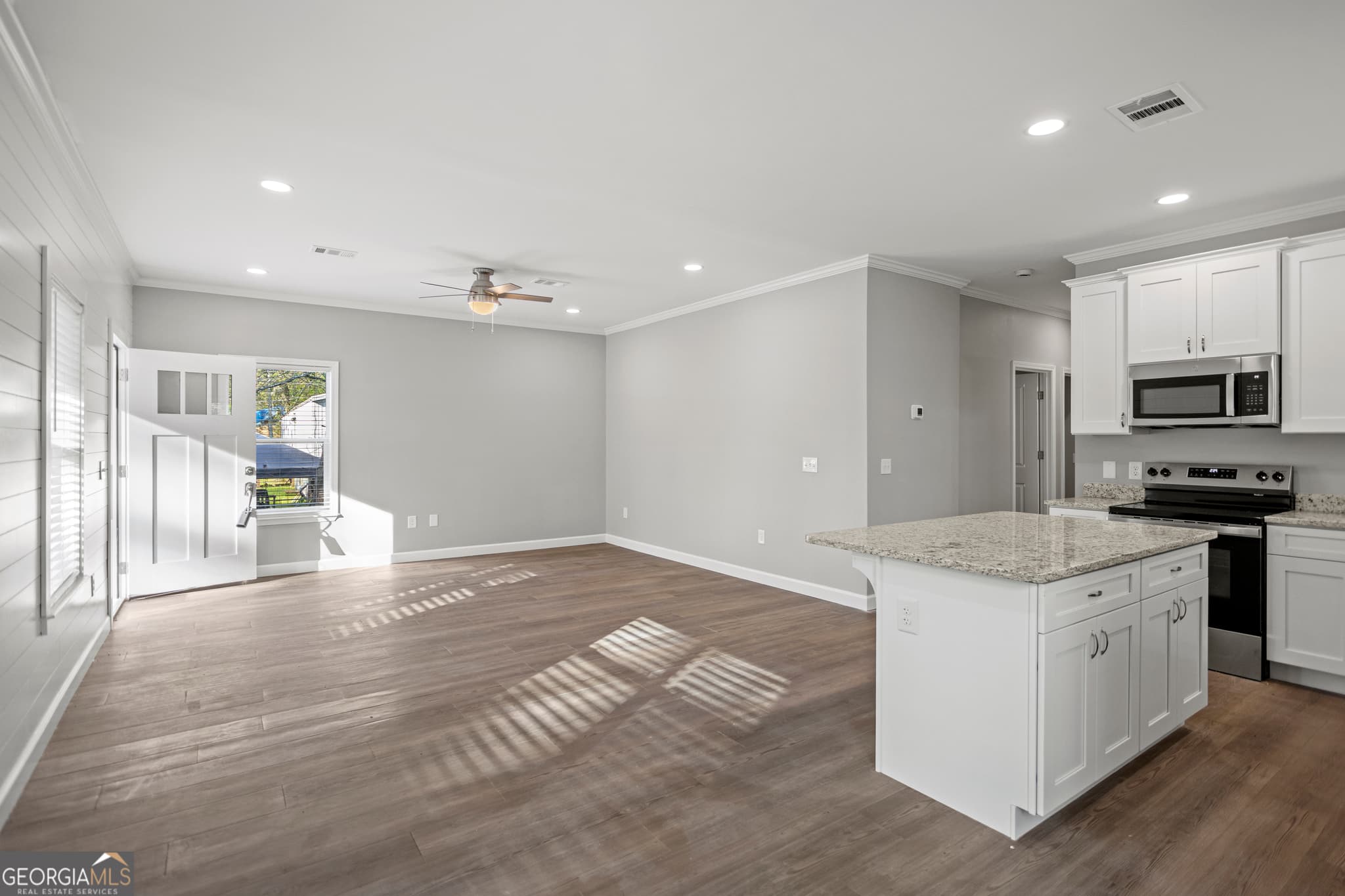 3 bedroom, 2 bathroom, 1,296 sq ft single family residence for sale at 54 SW Pear Street, Ludowici, GA 31316 — photo 4