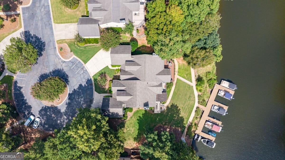 4 bedroom, 4 bathroom, 3,500 sq ft townhouse for sale at 1602 Vintage Club Drive, Greensboro, GA 30642 — photo 5