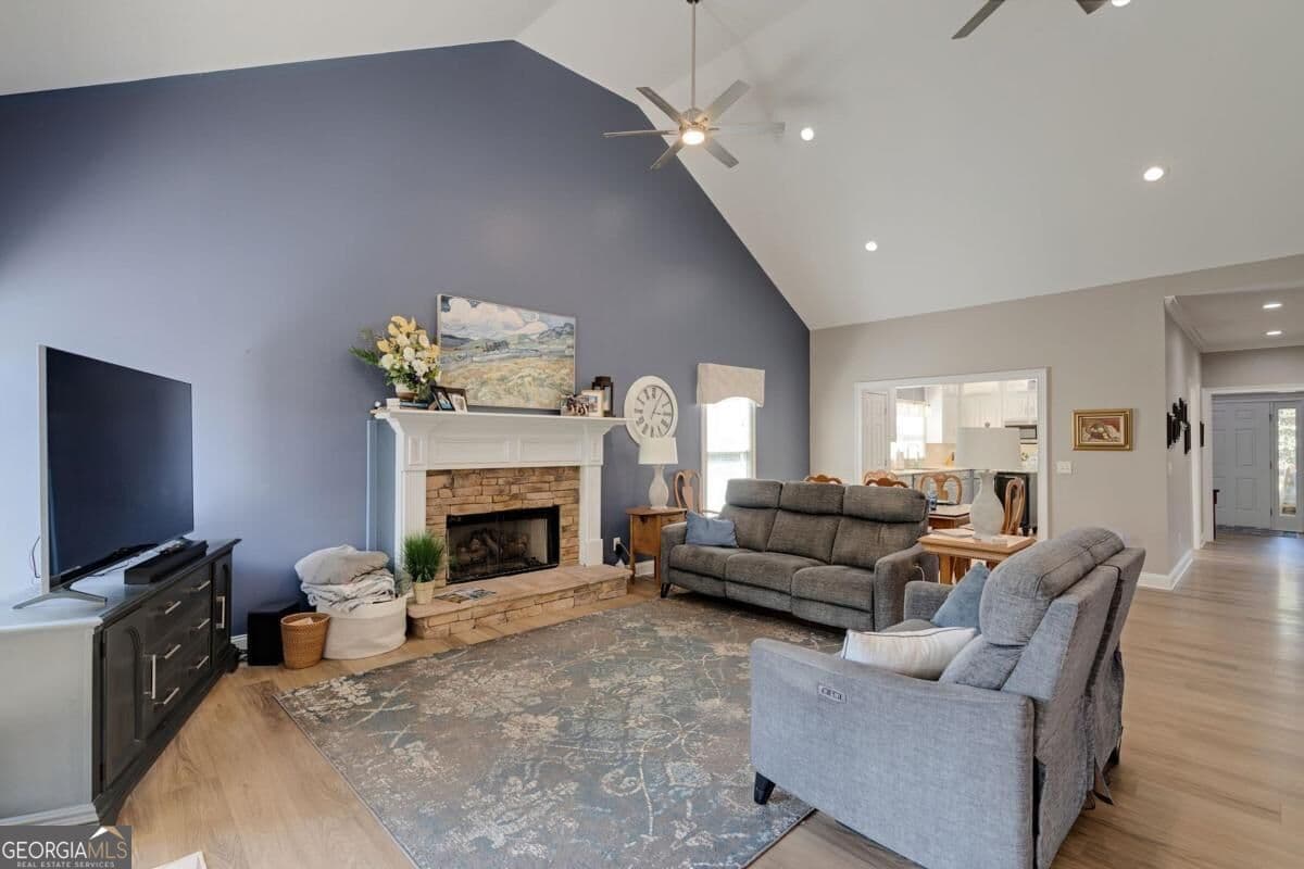 4 bedroom, 4 bathroom, 3,500 sq ft townhouse for sale at 1602 Vintage Club Drive, Greensboro, GA 30642 — photo 8
