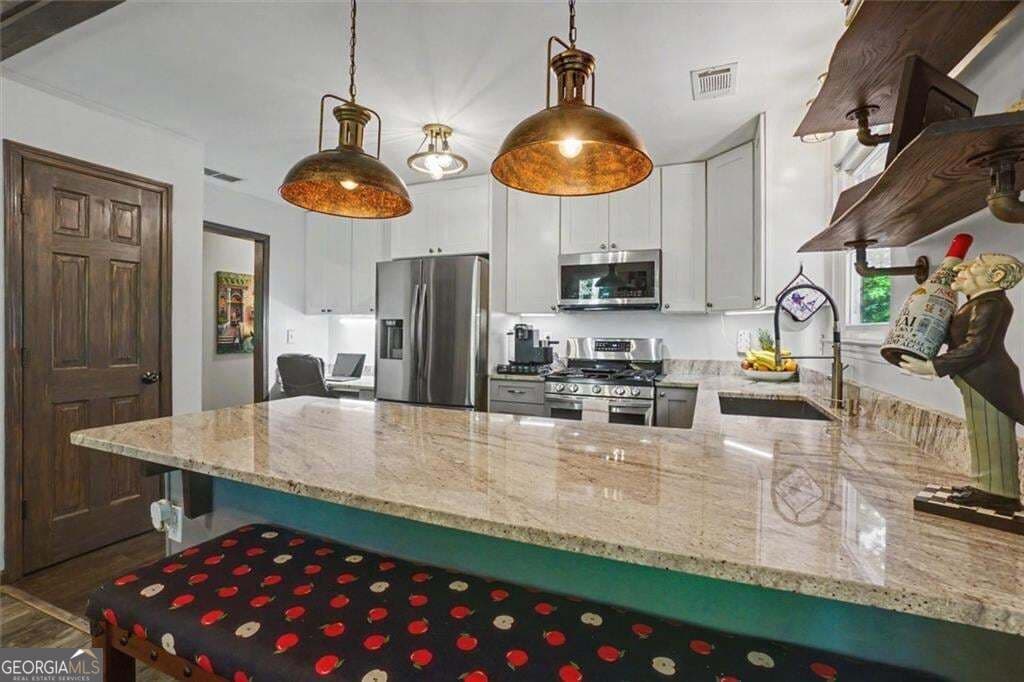 3 bedroom, 2 bathroom, 1,555 sq ft single family residence for sale at 80 Camelot Way, Jasper, GA 30143 — photo 3