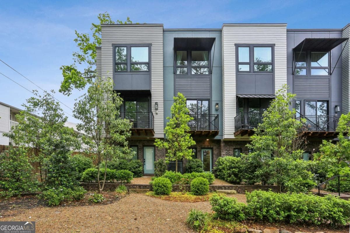 2 bedroom, 2.5 bathroom, 1,440 sq ft townhouse for sale at 2199 Lenox Road 11, Atlanta, GA 30324 — photo 3