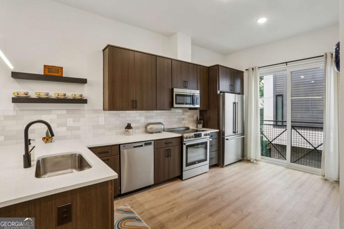 2 bedroom, 2.5 bathroom, 1,440 sq ft townhouse for sale at 2199 Lenox Road 11, Atlanta, GA 30324 — photo 5