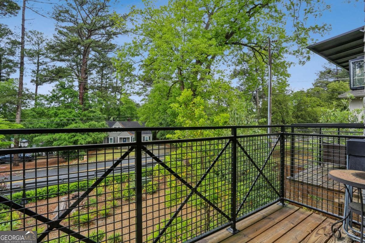 2 bedroom, 2.5 bathroom, 1,440 sq ft townhouse for sale at 2199 Lenox Road 11, Atlanta, GA 30324 — photo 9