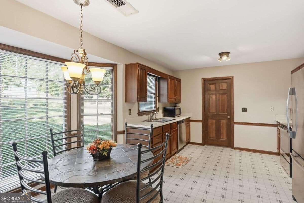 3 bedroom, 2.5 bathroom, 2,064 sq ft single family residence for sale at 166 Knollwood Drive, Marietta, GA 30064 — photo 10