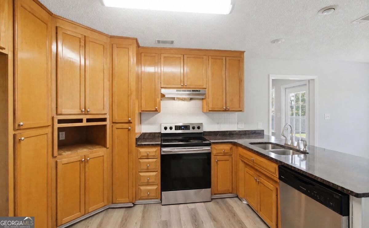 4 bedroom, 2 bathroom single family residence for sale at 4342 Hampton Drive, Valdosta, GA 31605 — photo 9