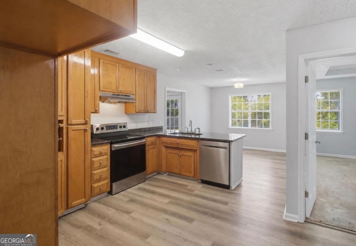 4 bedroom, 2 bathroom single family residence for sale at 4342 Hampton Drive, Valdosta, GA 31605 — photo 10