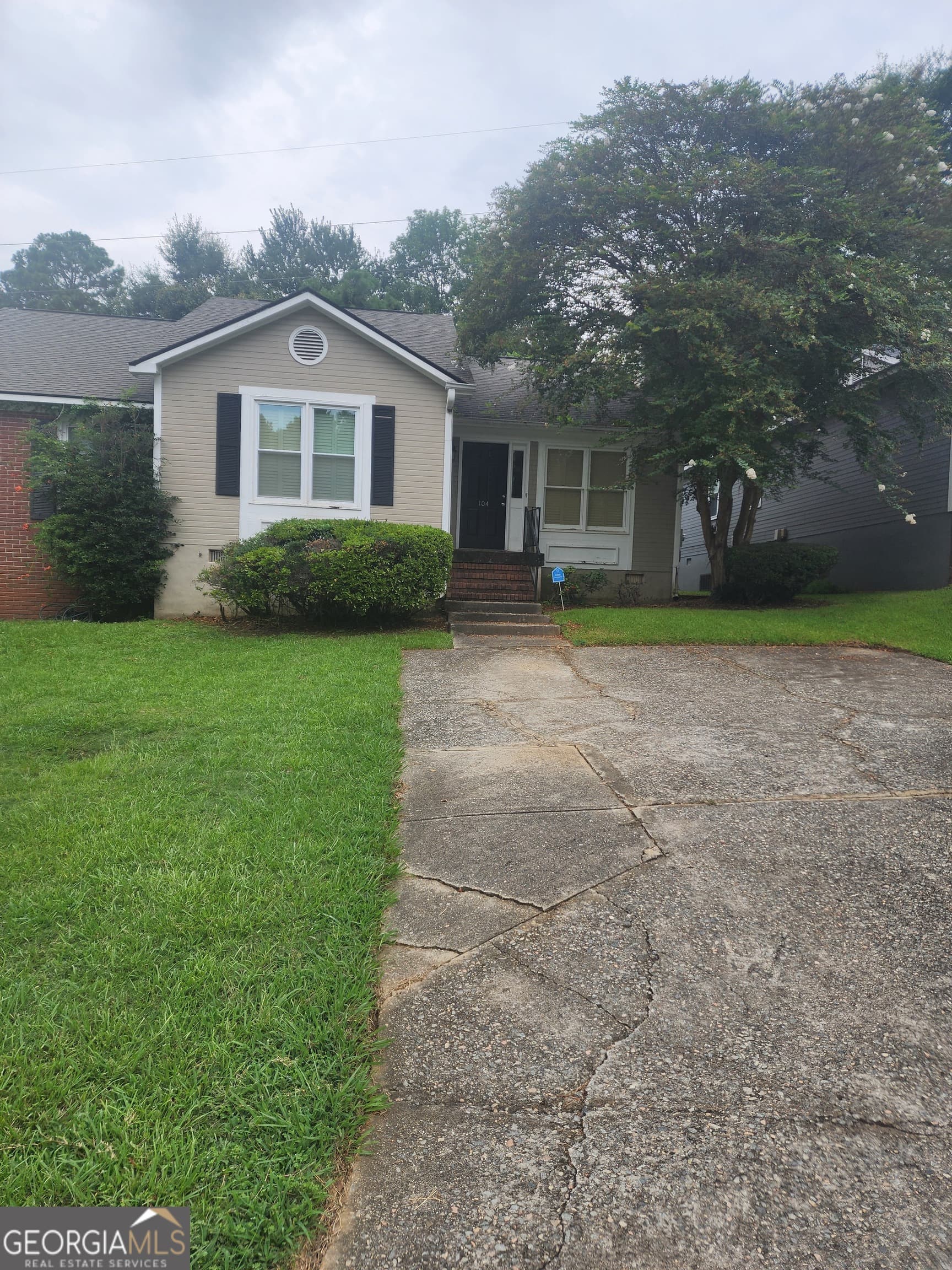 2 bedroom, 2 bathroom, 1,314 sq ft single family residence for sale at 104 Wakefield Drive, Macon, GA 31210 — photo 1 of 18
