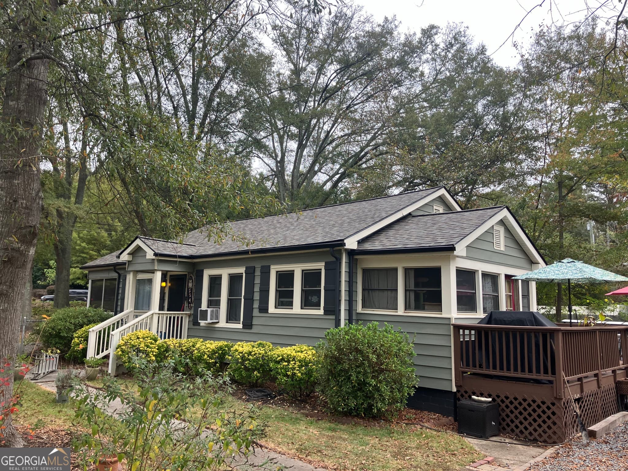 2 bedroom, 1 bathroom, 910 sq ft single family residence for sale at 2147 Burnt Hickory Road, Marietta, GA 30064 — photo 2