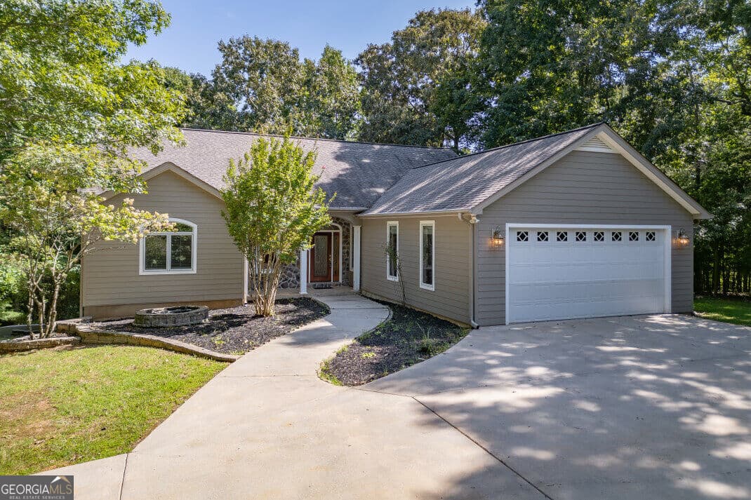 4 bedroom, 3 bathroom, 3,360 sq ft single family residence for sale at 43 Baisto Lane, Blairsville, GA 30512 — photo 1 of 27