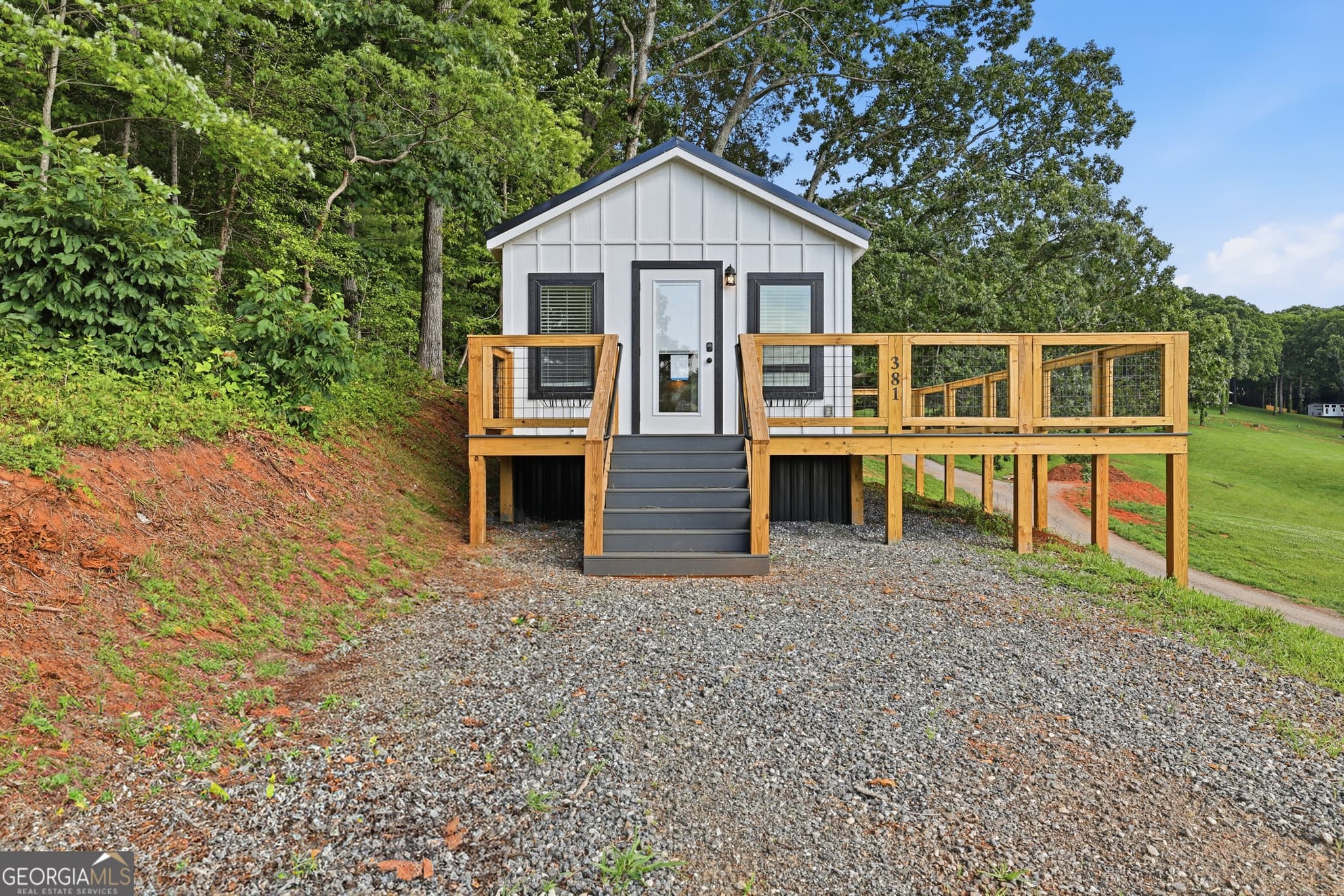 2 bedroom, 1.5 bathroom, 533 sq ft single family residence sold at 527 Saunders Road LOT 9, Franklin, NC 28734