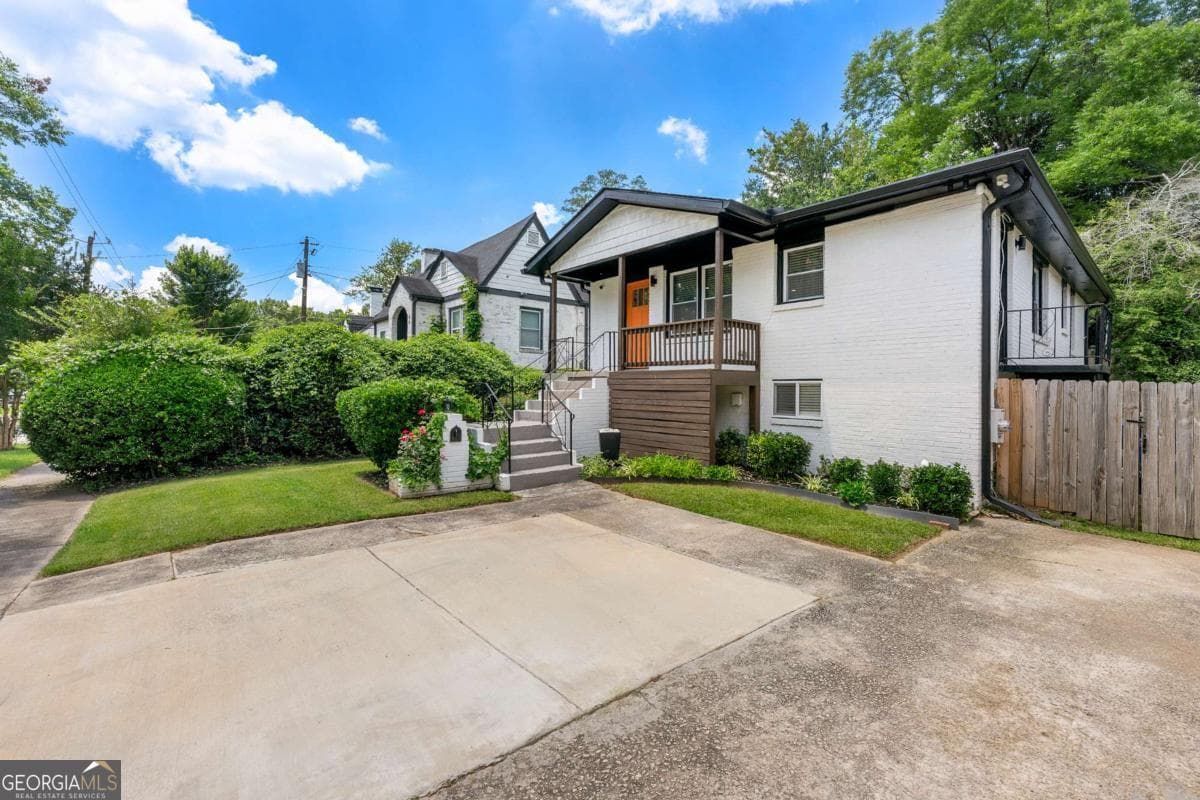 5 bedroom, 3 bathroom, 3,360 sq ft single family residence for sale at 70 Chappell Road, Atlanta, GA 30314 — photo 2