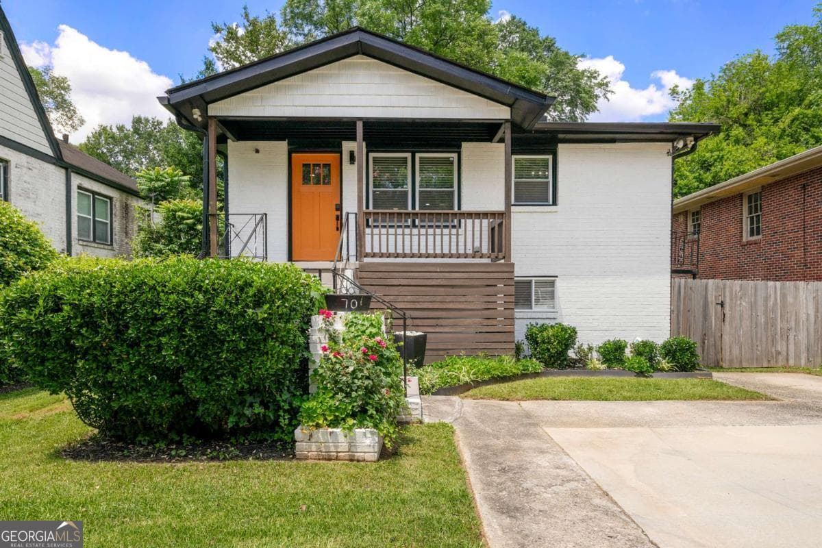 5 bedroom, 3 bathroom, 3,360 sq ft single family residence for sale at 70 Chappell Road, Atlanta, GA 30314 — photo 1 of 34