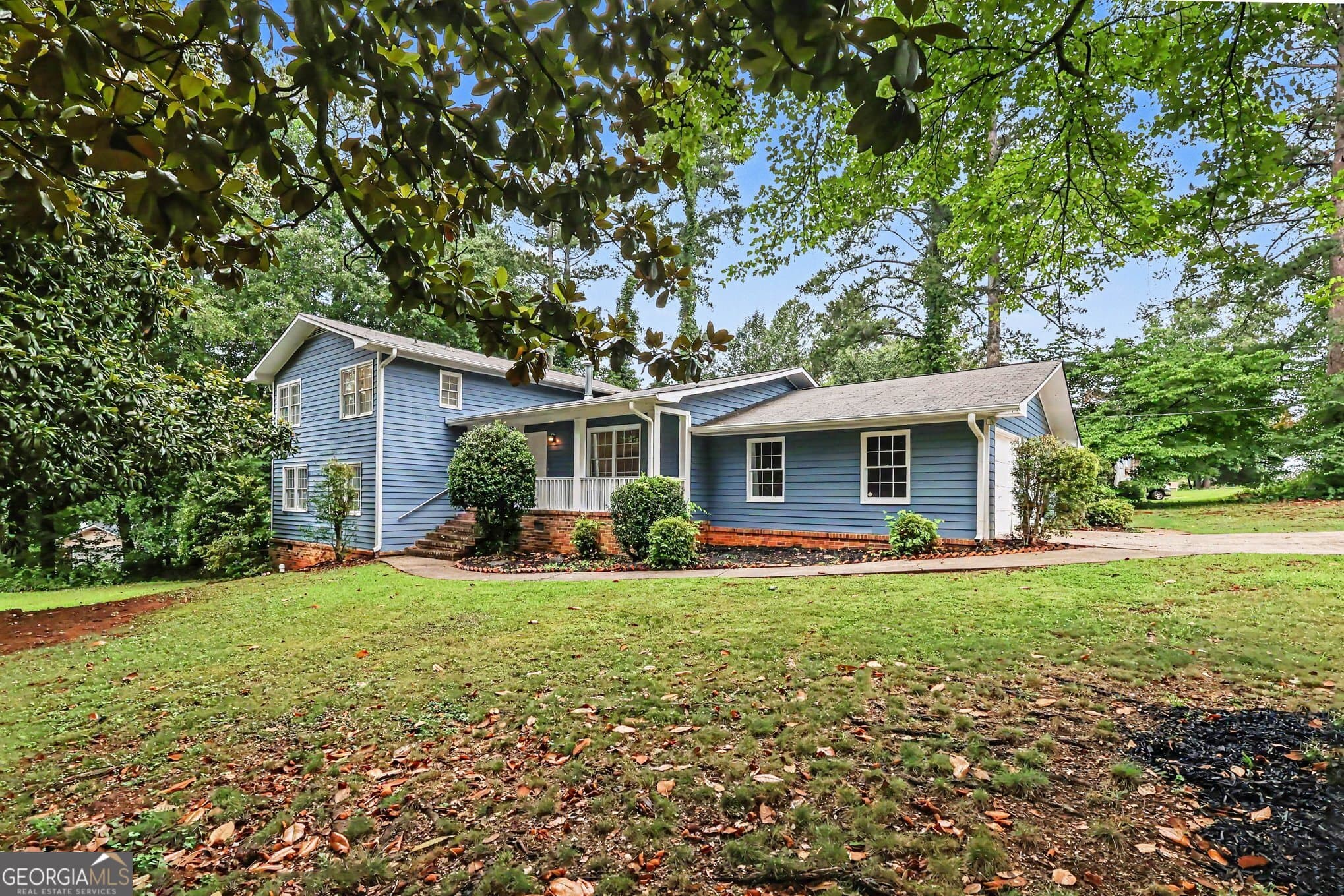 5 bedroom, 3 bathroom, 2,393 sq ft single family residence for sale at 3348 Goldenchain Drive, Lithonia, GA 30038 — photo 2