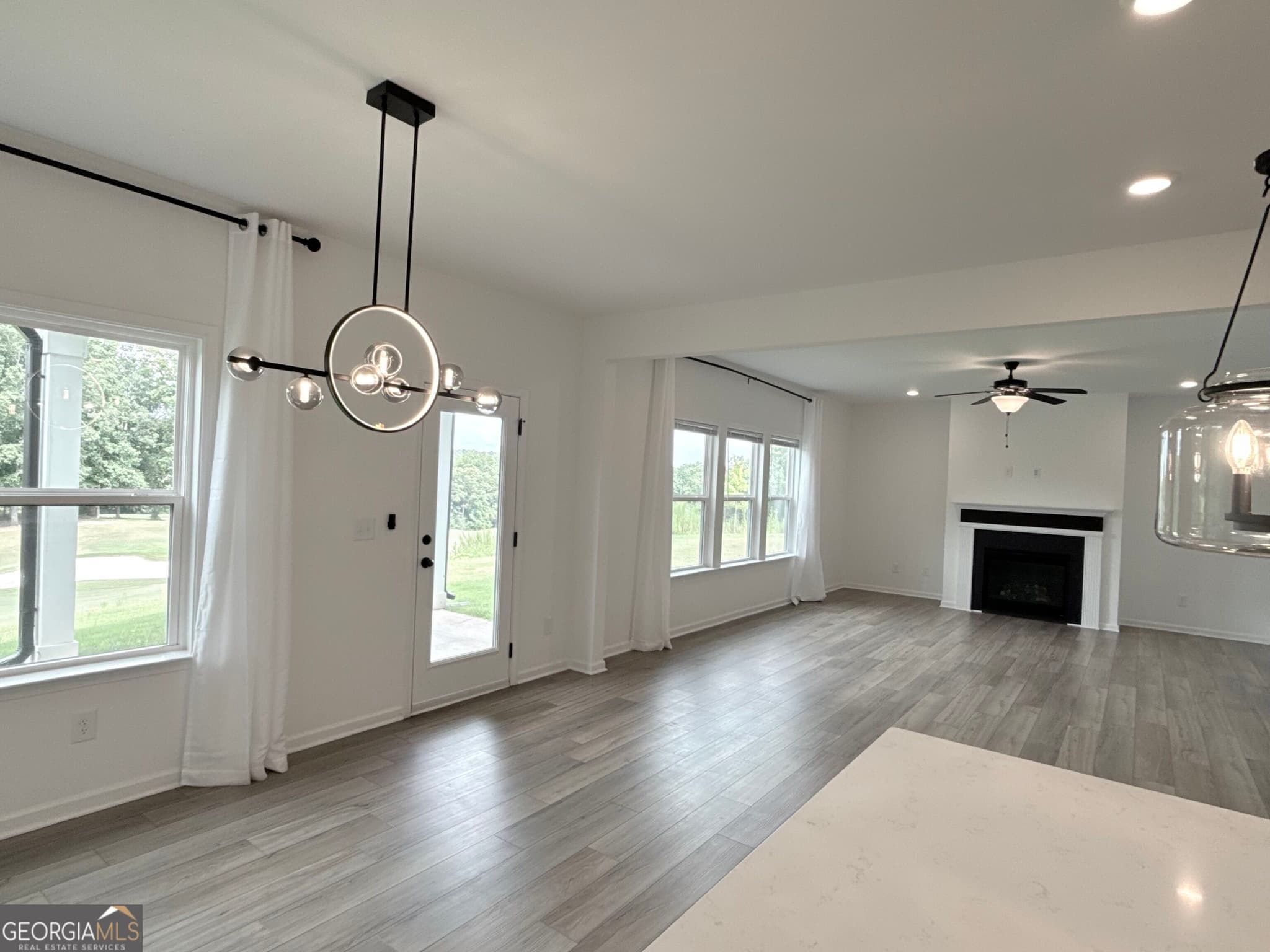 5 bedroom, 4 bathroom, 2,924 sq ft single family residence for rent at 207 Foxhill Drive, Dawsonville, GA 30534 for $2,950 a month — photo 9