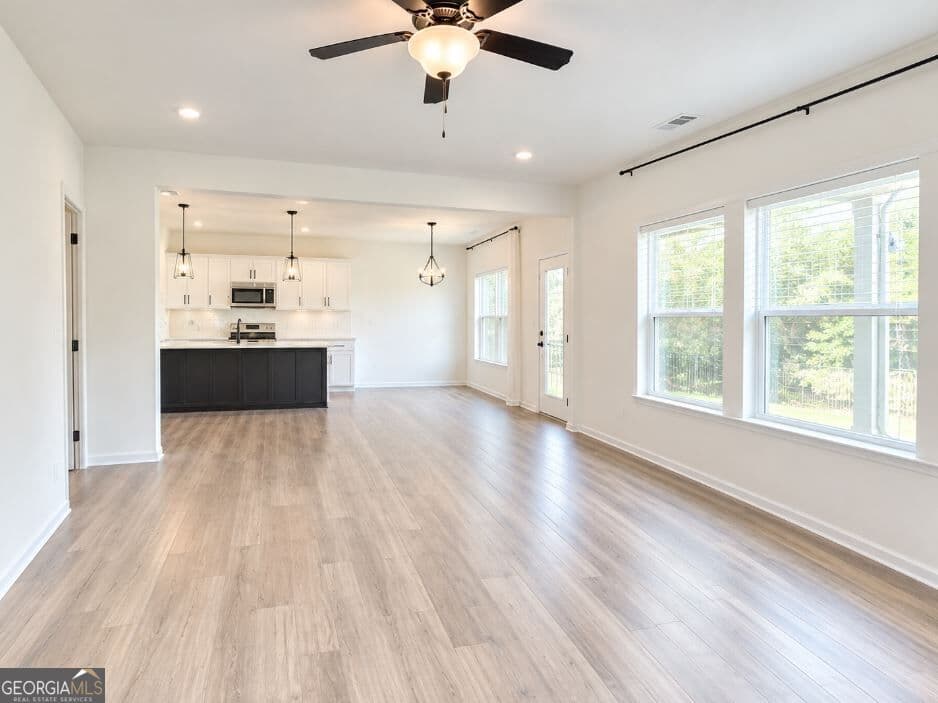5 bedroom, 4 bathroom, 2,924 sq ft single family residence for rent at 207 Foxhill Drive, Dawsonville, GA 30534 for $2,950 a month — photo 8