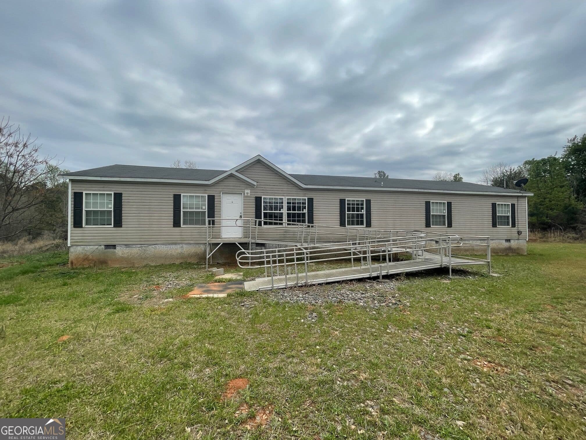 3 bedroom, 2 bathroom, 2,052 sq ft manufactured home,single family residence for sale at 884 Jackson Trail Road, Winder, GA 30680 — photo 1 of 25
