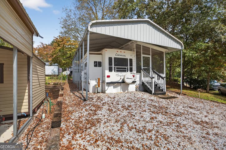 1 bedroom, 1 bathroom, 400 sq ft single family residence for sale at 421 Newbury Circle, Westminster, SC 29693 — photo 1 of 54