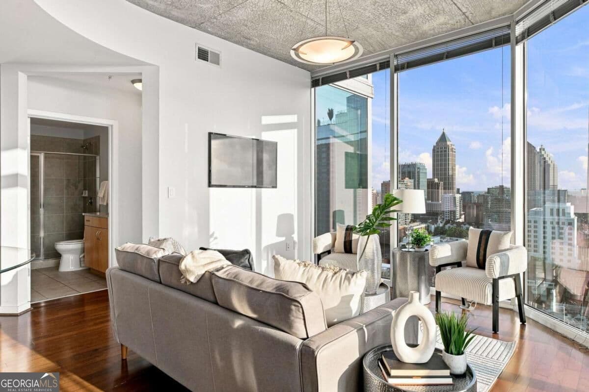 2 bedroom, 2 bathroom, 1,168 sq ft condominium for sale at 860 Peachtree Street 2101, Atlanta, GA 30308 — photo 5
