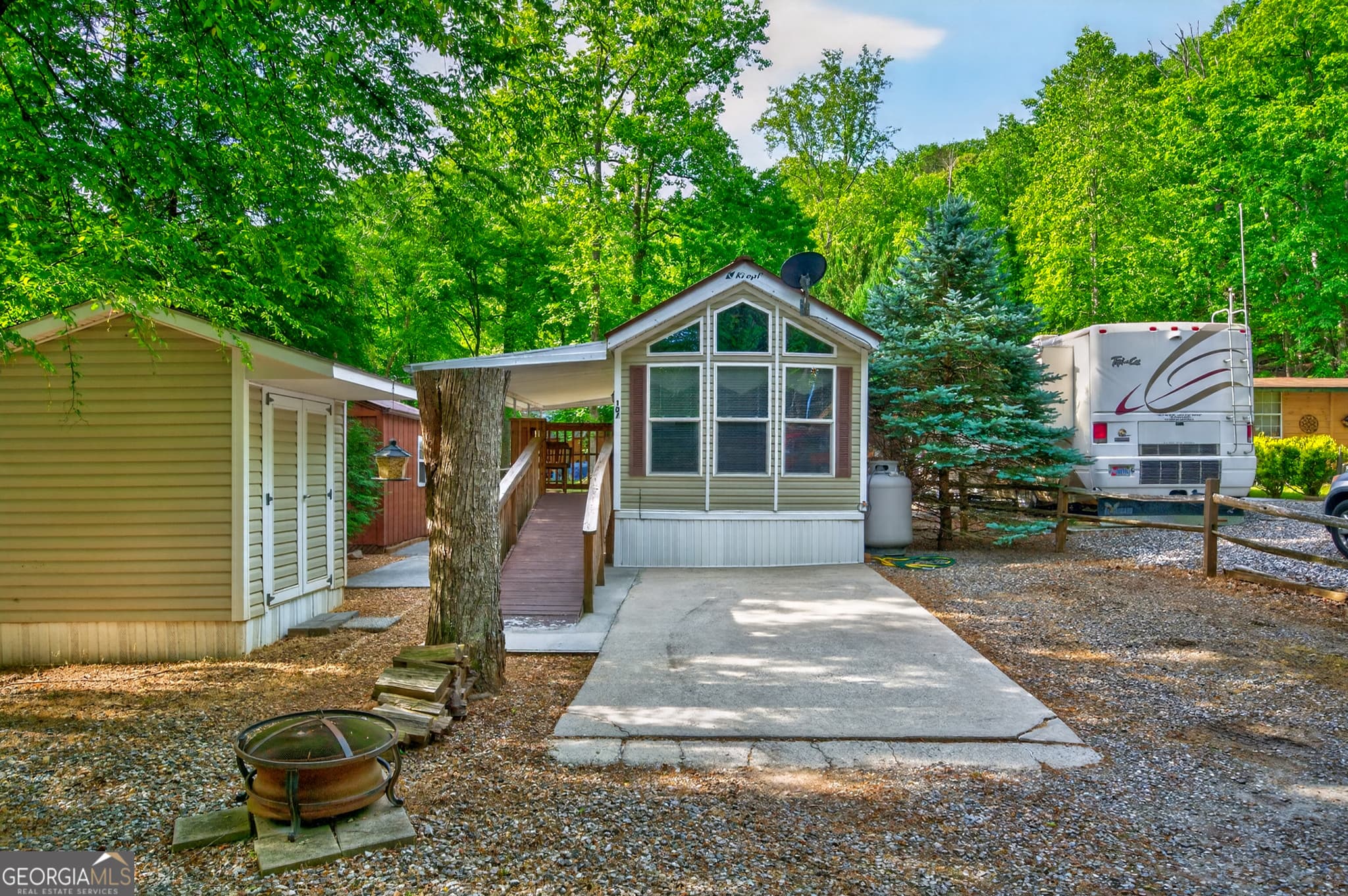 2 bedroom, 2 bathroom manufactured home,single family residence for sale at 107 Riverside Place, Cleveland, GA 30528 — photo 3