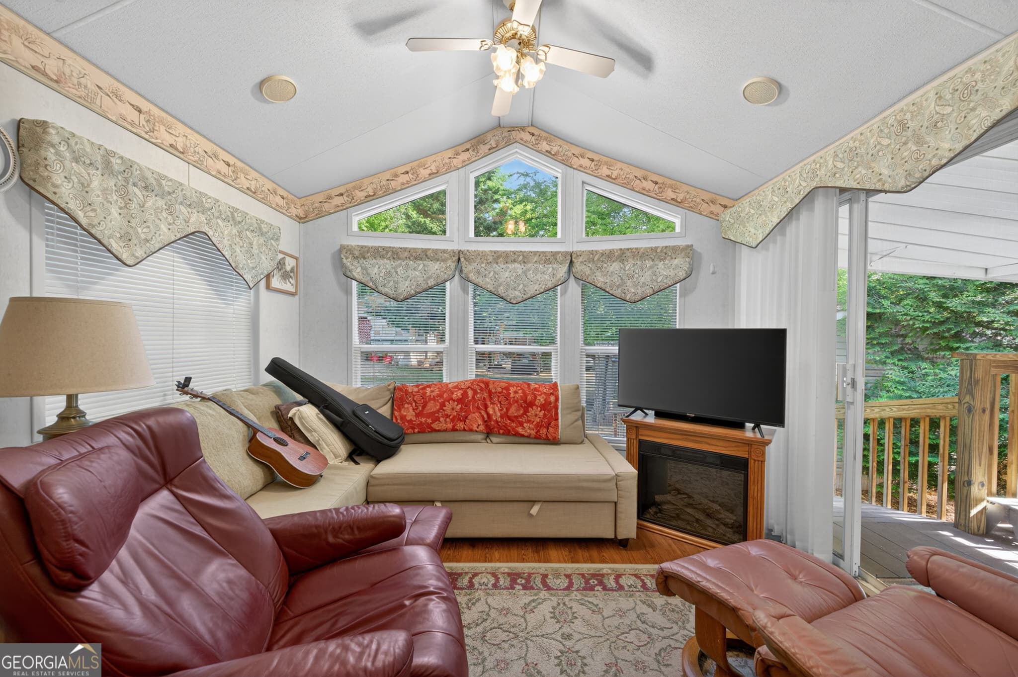 2 bedroom, 2 bathroom manufactured home,single family residence for sale at 107 Riverside Place, Cleveland, GA 30528 — photo 9