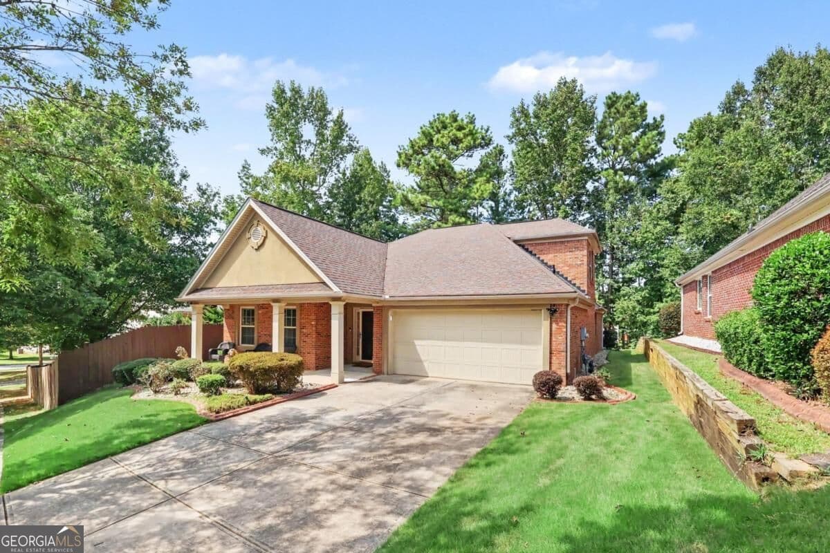 4 bedroom, 3 bathroom, 2,174 sq ft single family residence for sale at 8001 Gossamer Drive, Fairburn, GA 30213 — photo 2