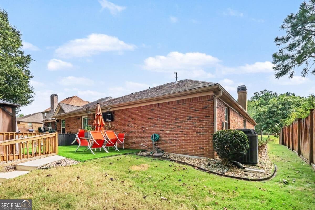 4 bedroom, 3 bathroom, 2,174 sq ft single family residence for sale at 8001 Gossamer Drive, Fairburn, GA 30213 — photo 5