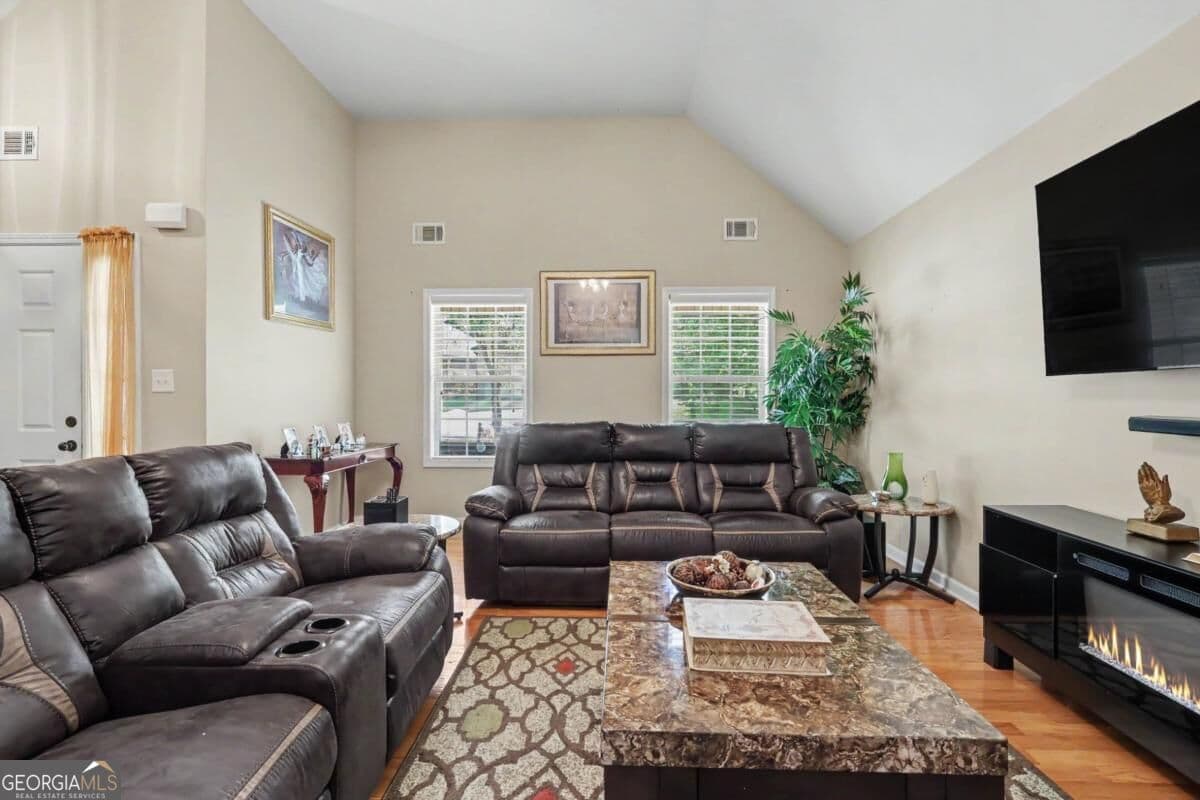 4 bedroom, 3 bathroom, 2,174 sq ft single family residence for sale at 8001 Gossamer Drive, Fairburn, GA 30213 — photo 9