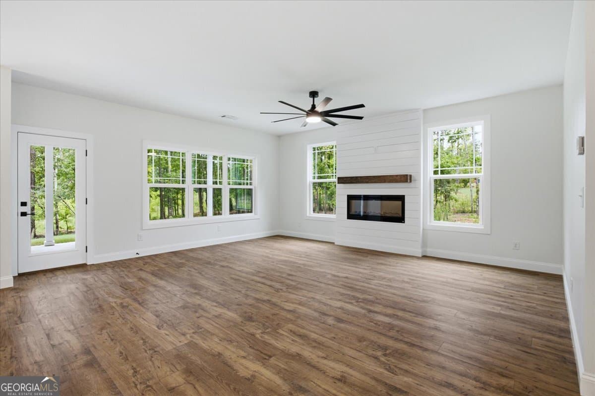 4 bedroom, 2.5 bathroom, 2,618 sq ft single family residence for sale at 2470 Fischer Road, Sharpsburg, GA 30277 — photo 8