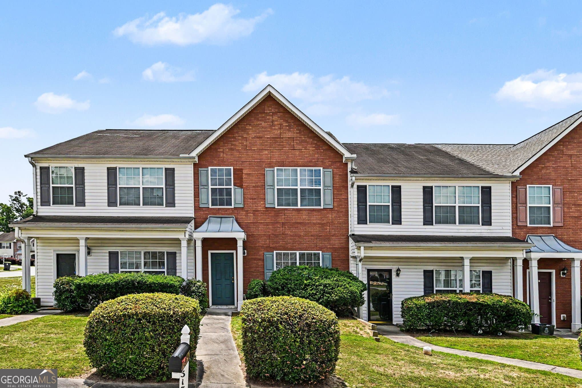 3 bedroom, 2.5 bathroom, 1,350 sq ft townhouse sold at 5155 Oakley Commons Boulevard, Union City, GA 30291