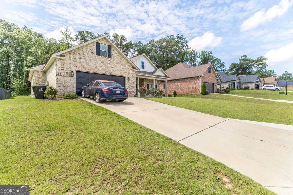 5 bedroom, 3 bathroom, 2,547 sq ft single family residence for rent at 306 Rustic Live Oak Trail, Bonaire, GA 31005 for $2,750 a month — photo 3