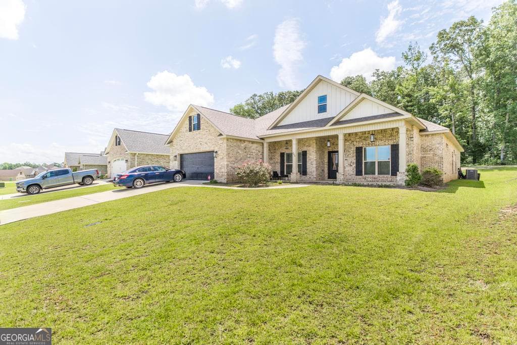 5 bedroom, 3 bathroom, 2,547 sq ft single family residence for rent at 306 Rustic Live Oak Trail, Bonaire, GA 31005 for $2,750 a month — photo 4