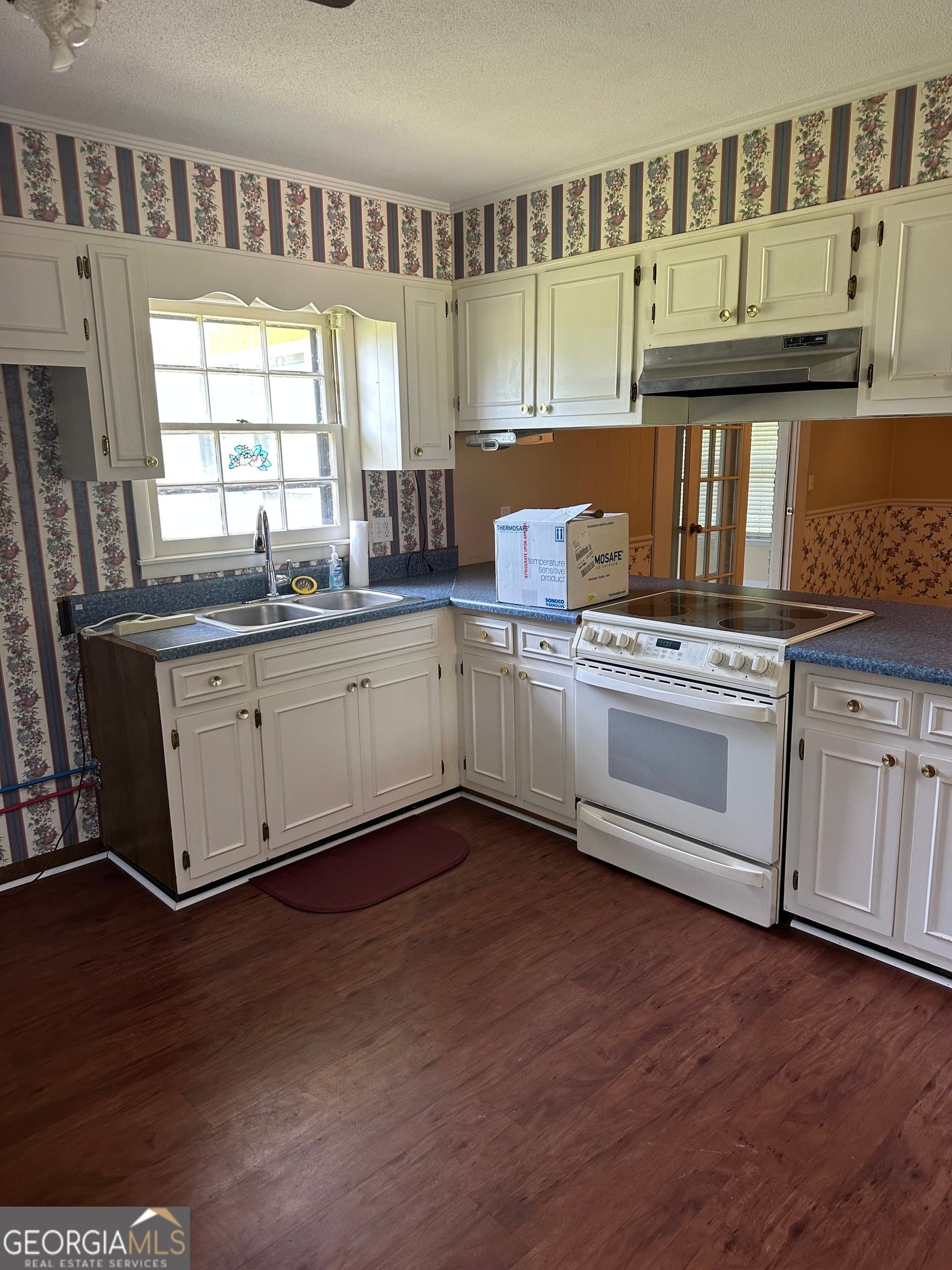 3 bedroom, 2 bathroom, 1,952 sq ft single family residence for sale at 1601 Prosperity Lane, Vidalia, GA 30474 — photo 2