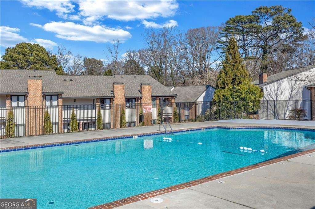 2 bedroom, 2.5 bathroom, 1,598 sq ft townhouse for sale at 3249 Clairmont North, Brookhaven, GA 30329 — photo 3