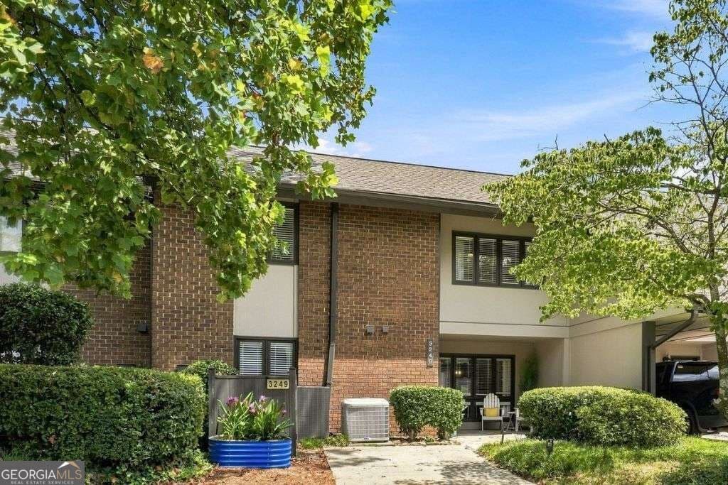 2 bedroom, 2.5 bathroom, 1,598 sq ft townhouse for sale at 3249 Clairmont North, Brookhaven, GA 30329 — photo 4