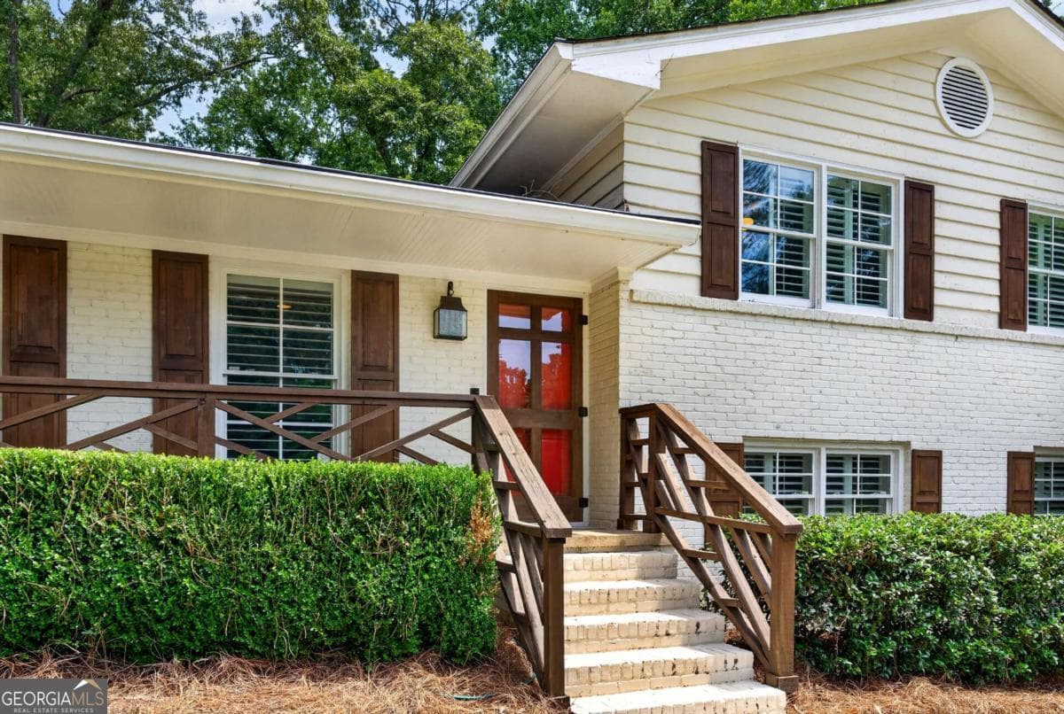 5 bedroom, 4 bathroom, 3,000 sq ft single family residence for sale at 335 Duncan Springs Road, Athens, GA 30606 — photo 2